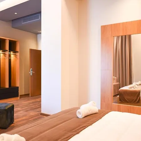 Padel Olivia's Hill Szálloda Kryemëdhej