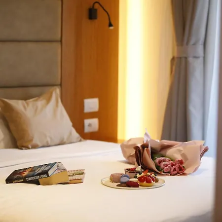 Padel Olivia's Hill Hotel Kryemedhej